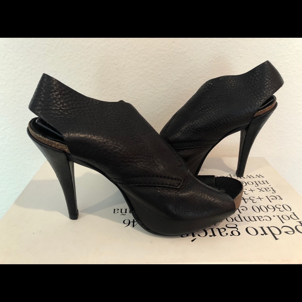 Pedro Garcia black pebbled leather heel.